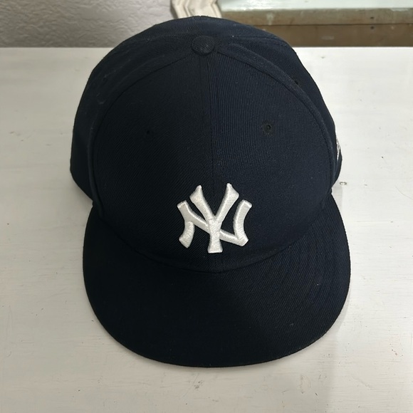 Yankees hat - Picture 1 of 5